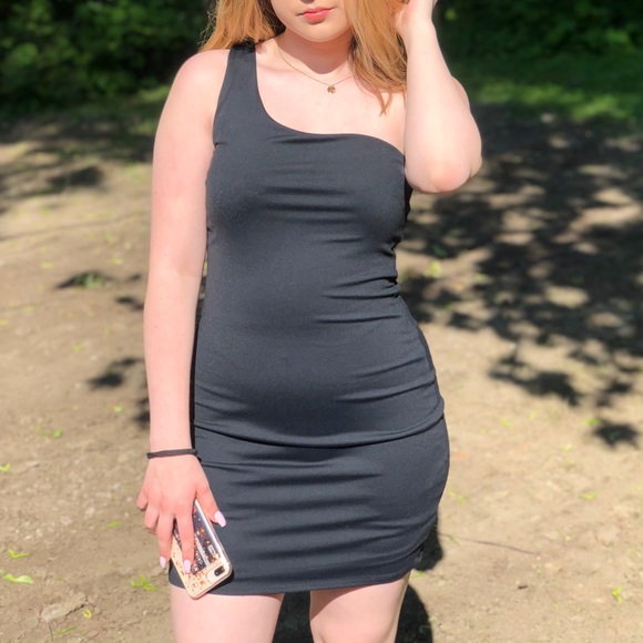 Off-shoulder dress - Picture 2 of 6